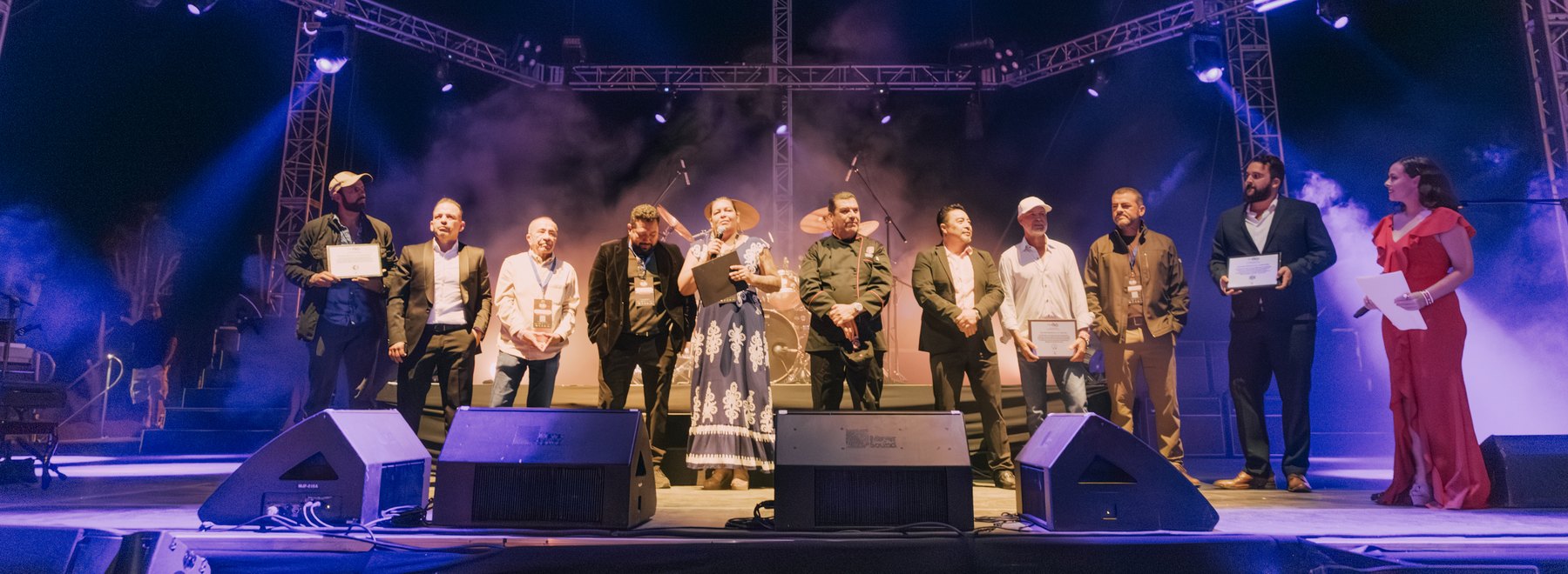 El comité organizador de Sabor a Cabo en el escenario del festival